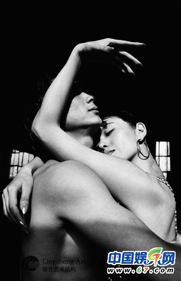 孔雀公主杨丽萍告别舞台 13岁侄女小彩旗接班