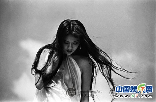 孔雀公主杨丽萍告别舞台 13岁侄女小彩旗接班