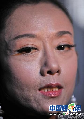 孔雀公主杨丽萍告别舞台 13岁侄女小彩旗接班