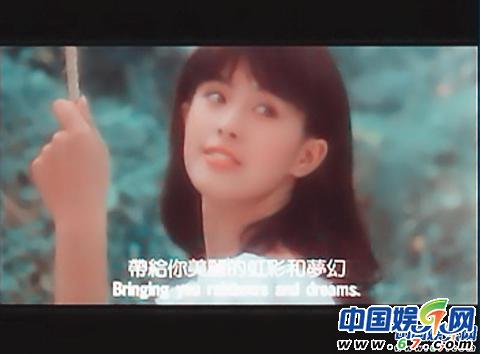 王祖贤清纯旧照曝光 穿黑丝袜秀修长美腿