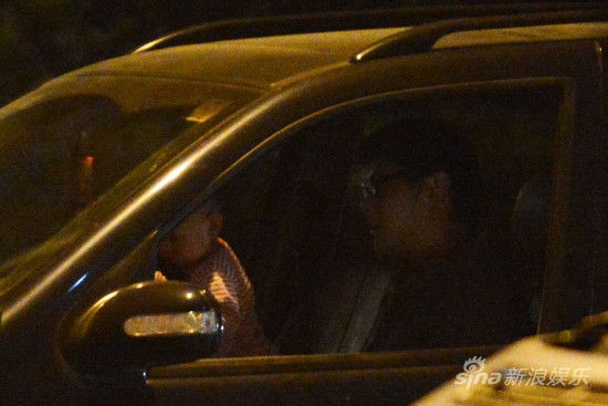 莫少聪与洪欣分手后再婚生女 父女亲情照曝光(