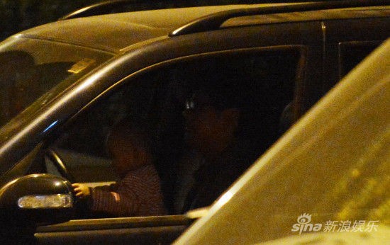 莫少聪与洪欣分手后再婚生女 父女亲情照曝光(