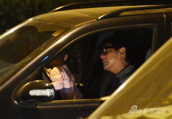 莫少聪与洪欣分手后再婚生女 父女亲情照曝光(