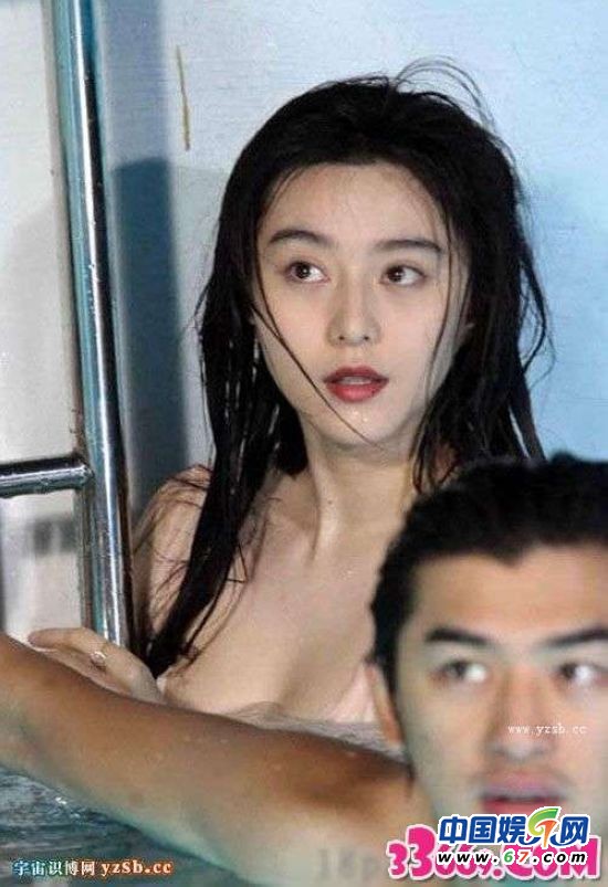 范冰冰罕见泳装照曝光 吐舌星味十足