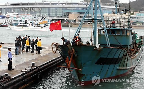 韩国海警扣留中国渔船