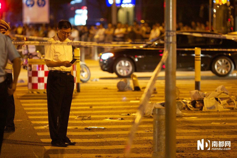 市交警局长刘凤俊在事故现场.南都记者 王子荣 摄