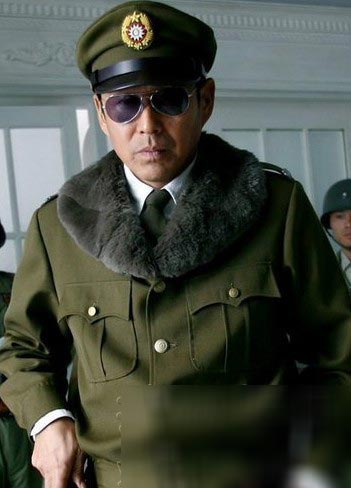 明星军装造型PK 女星英姿飒爽帅过男星