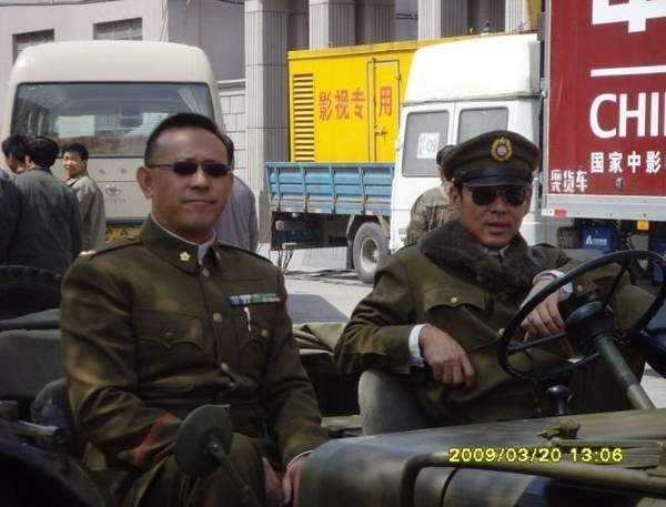 明星军装造型PK 女星英姿飒爽帅过男星