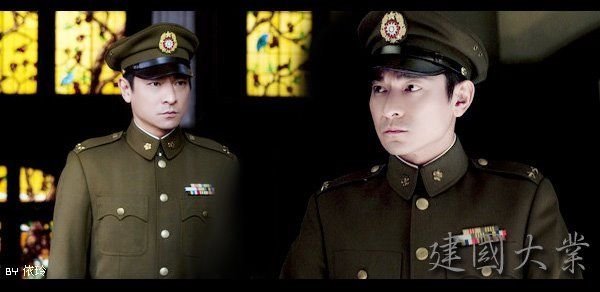 明星军装造型PK 女星英姿飒爽帅过男星