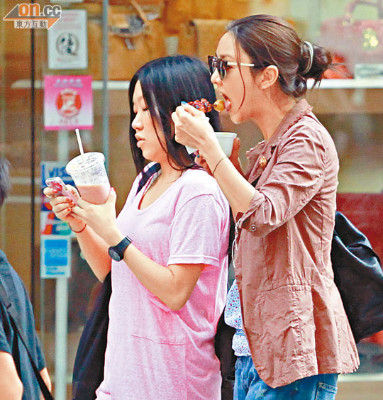 薛凯琪拖鞋逛街 薛凯琪拖鞋逛街