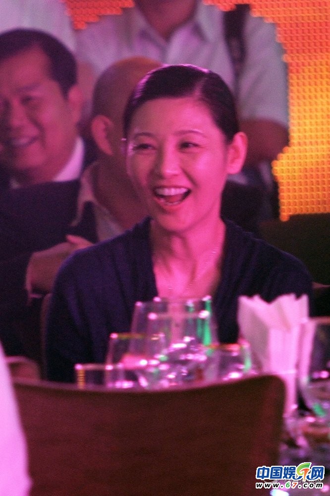 张国立抽雪茄老板范儿十足 葛优陈妍希豪饮大High