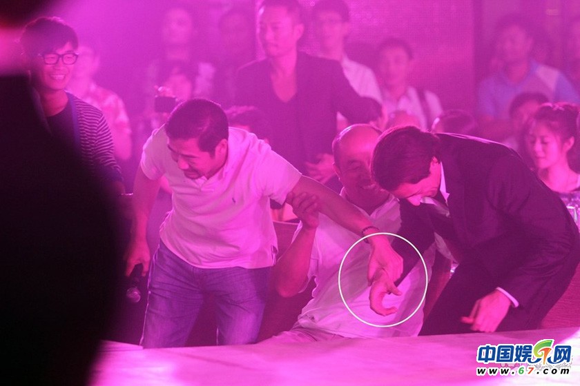 张国立抽雪茄老板范儿十足 葛优陈妍希豪饮大High