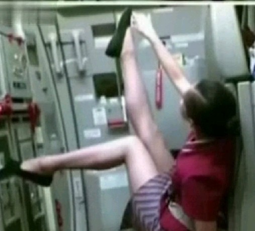 空姐高薪背后的生活