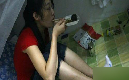 空姐高薪背后的生活