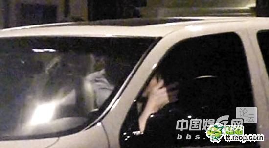 被成龙强吻的明星 男女通吃啊