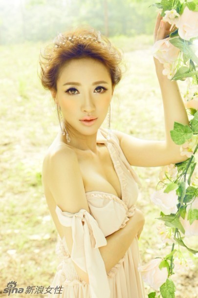 潘粤明起诉董洁团队诽谤 恩爱夫妻怒目相向