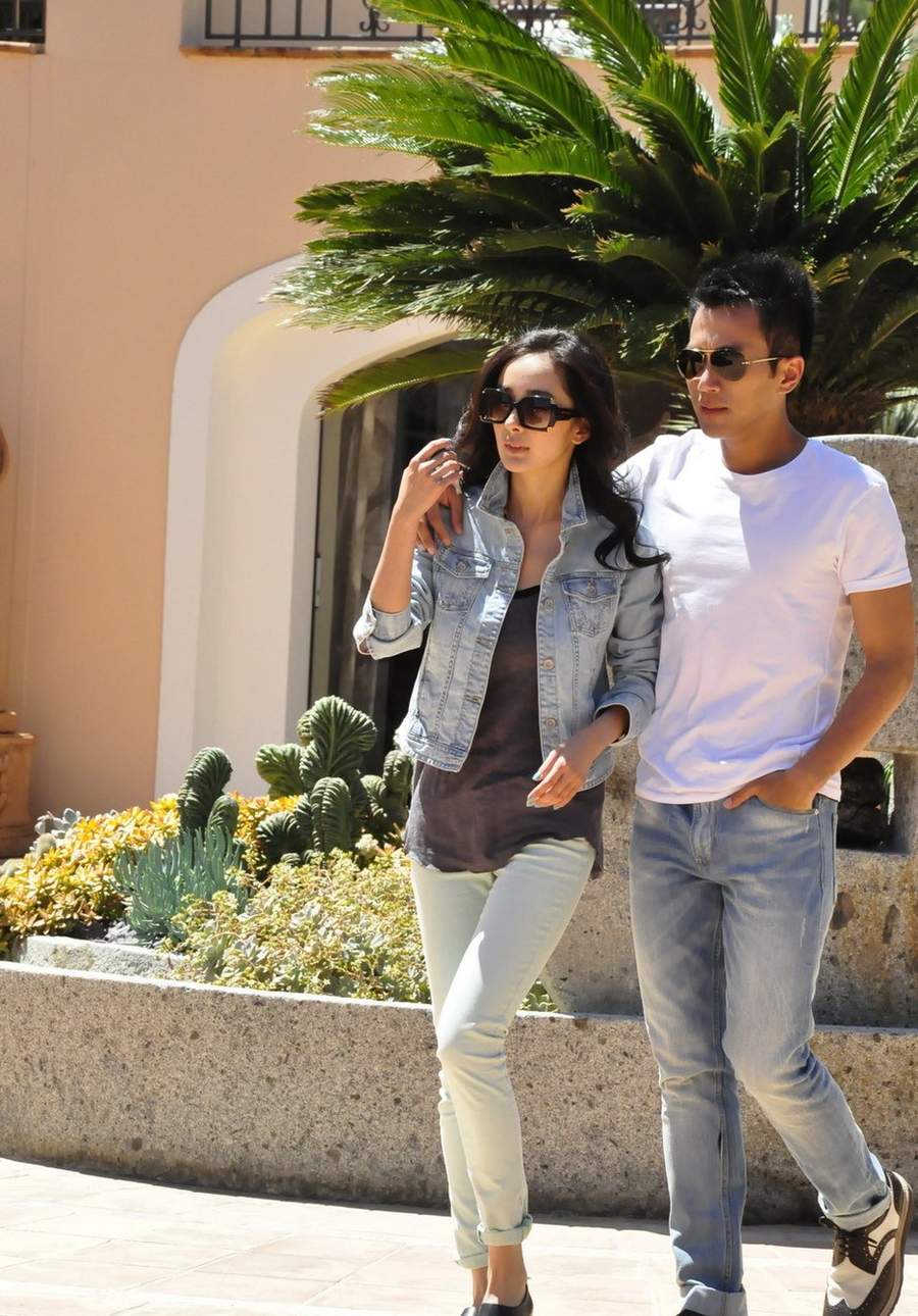 在公共场合如胶似漆的明星情侣