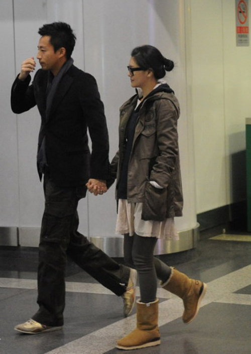 在公共场合如胶似漆的明星情侣