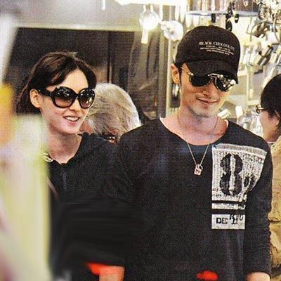 在公共场合如胶似漆的明星情侣