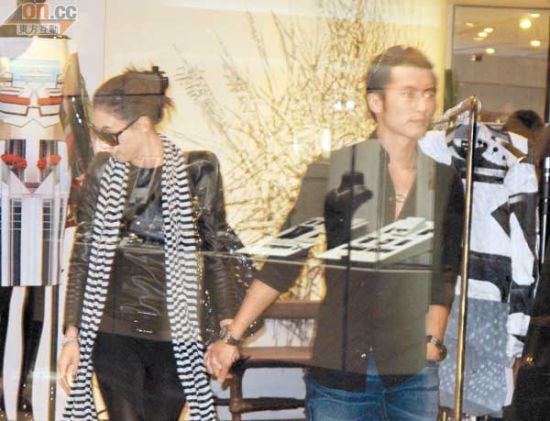 在公共场合如胶似漆的明星情侣