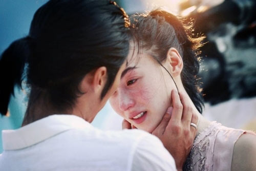 在公共场合如胶似漆的明星情侣