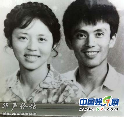 明星父母罕见合影曝光 看看谁受父母影响最大