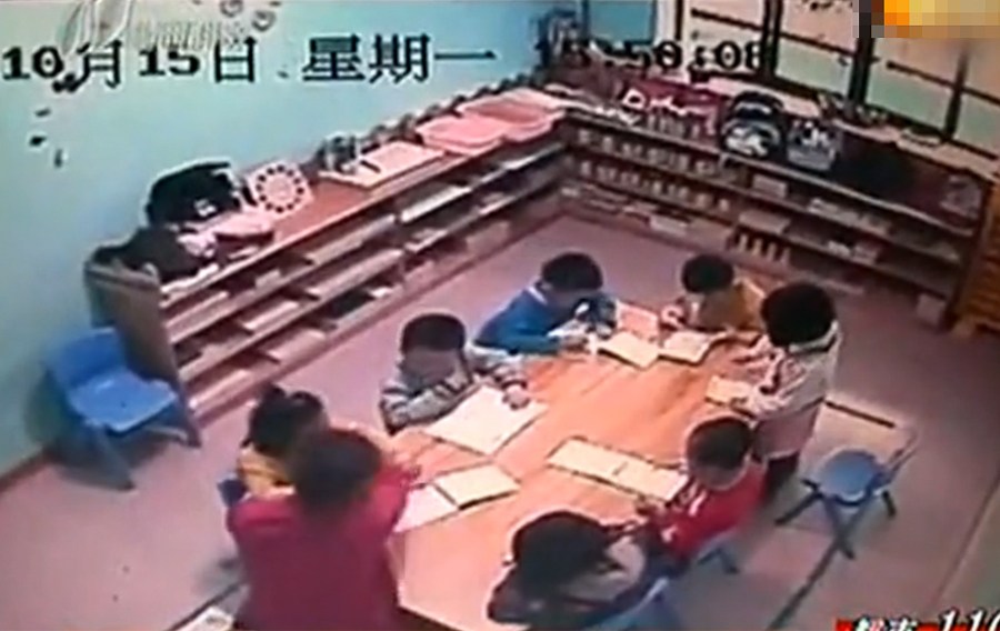 女童因不会算术题被扇数十耳光