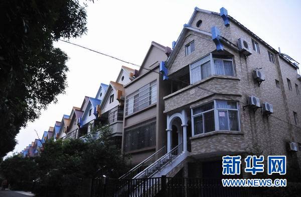 广州“房叔”被双规:坐拥22套房 儿子入澳洲籍