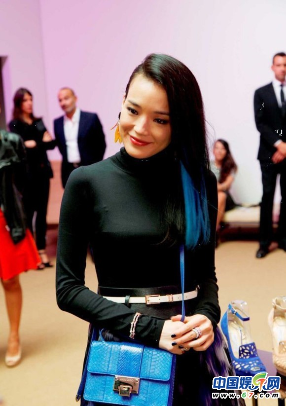 女星时装周斗身材 张曼玉女神范秦海璐似凸点