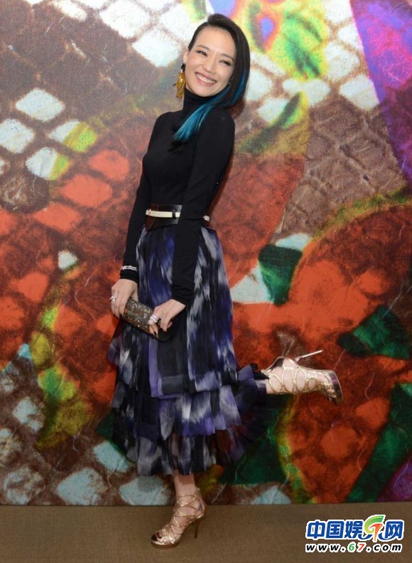 女星时装周斗身材 张曼玉女神范秦海璐似凸点