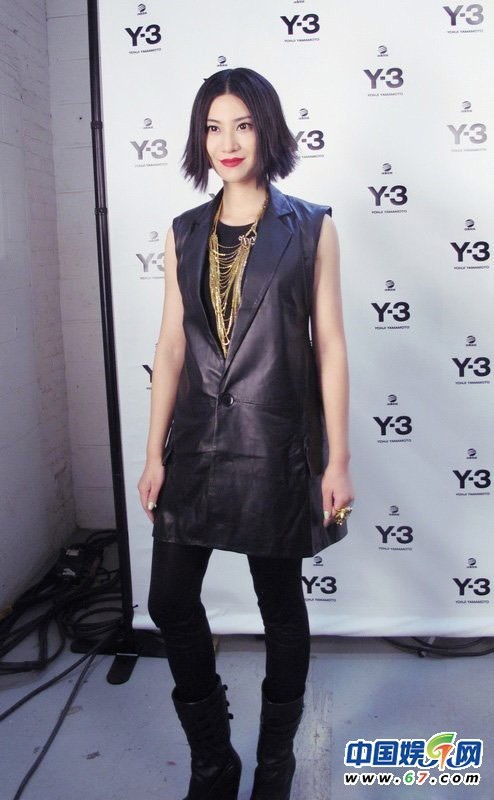 女星时装周斗身材 张曼玉女神范秦海璐似凸点