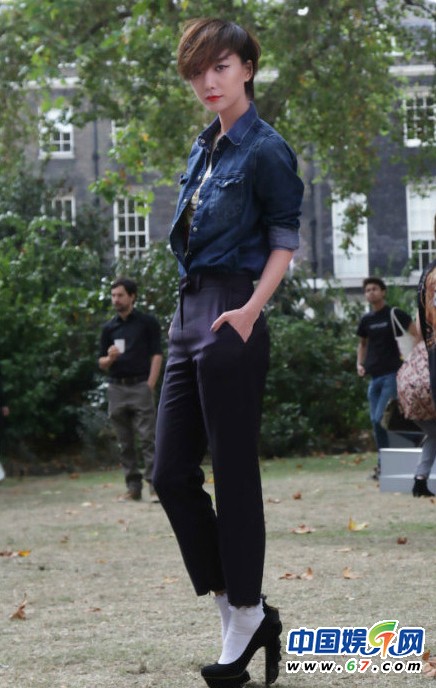 女星时装周斗身材 张曼玉女神范秦海璐似凸点