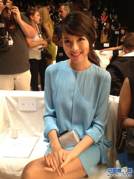 女星时装周斗身材 张曼玉女神范秦海璐似凸点