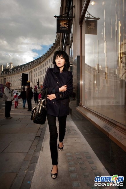 女星时装周斗身材 张曼玉女神范秦海璐似凸点