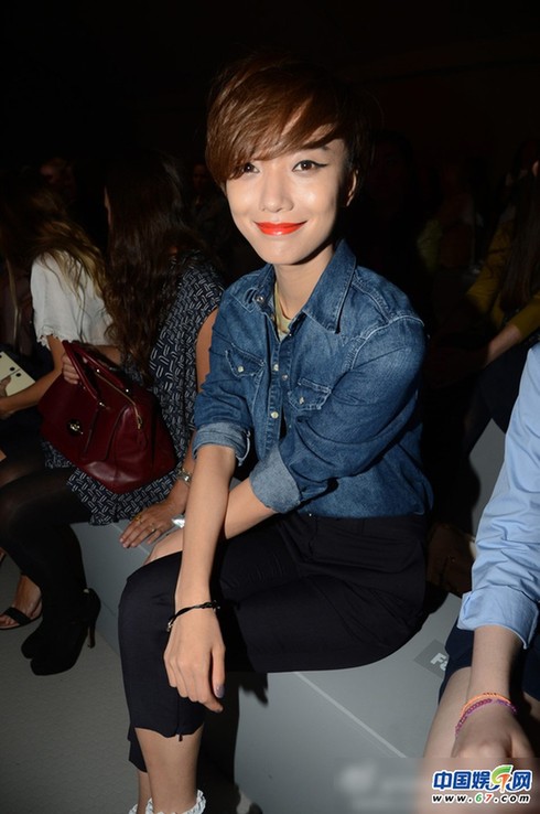 女星时装周斗身材 张曼玉女神范秦海璐似凸点