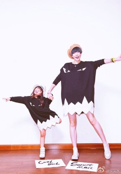 高晓松娇妻晒与女儿合照