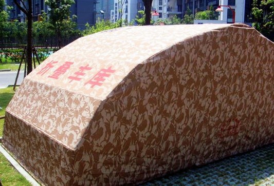 青岛万元折叠车库号称防火 一点就着10分钟烧毁