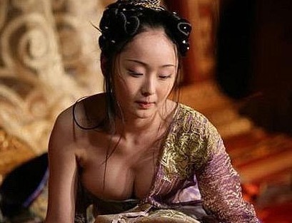 谋女郎李曼肯定与洪金宝儿子恋情 称28岁完婚私密照曝光