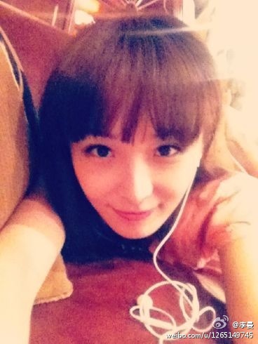 谋女郎李曼肯定与洪金宝儿子恋情 称28岁完婚私密照曝光