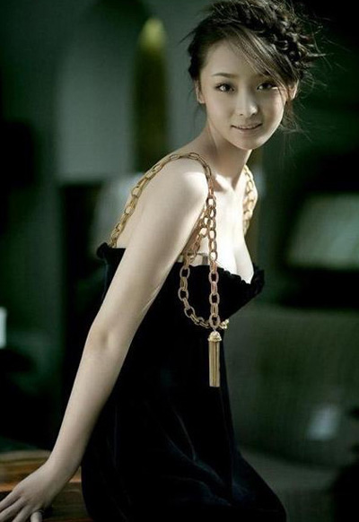 谋女郎李曼肯定与洪金宝儿子恋情 称28岁完婚私密照曝光