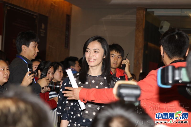 姚晨小透视装出席活动大方透露 已订婚将领证