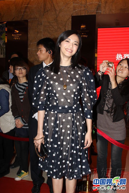 姚晨小透视装出席活动大方透露 已订婚将领证