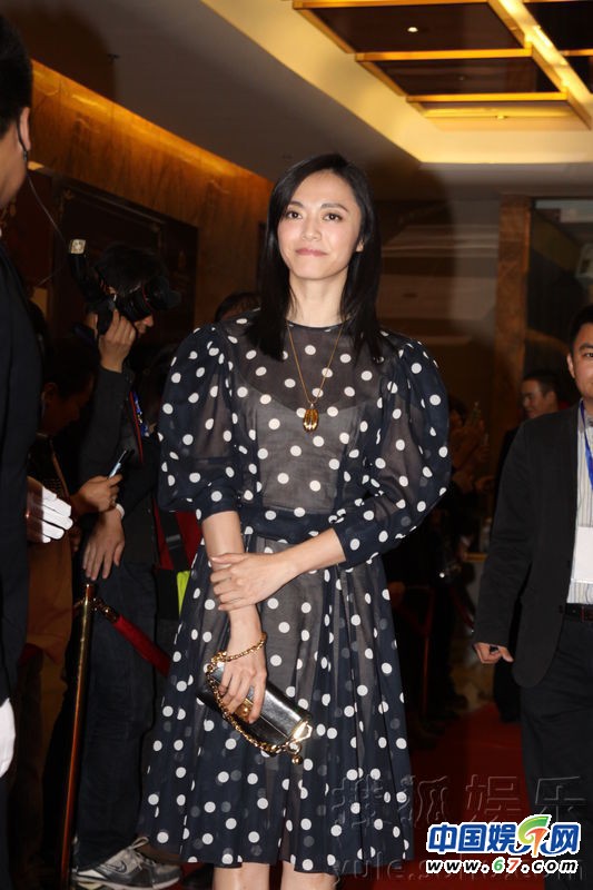 姚晨小透视装出席活动大方透露 已订婚将领证