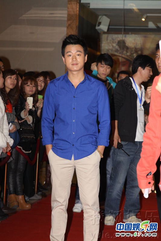 姚晨小透视装出席活动大方透露 已订婚将领证