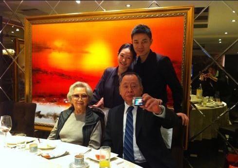 曝大小S父亲病重住院 大S晒与父亲温馨合照