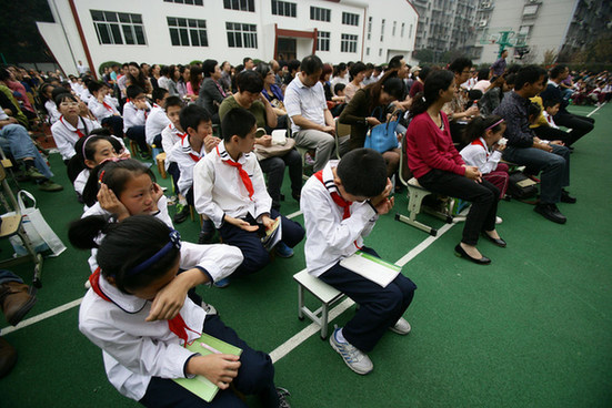 小学孝德课感动师生家长 台下哭声一片