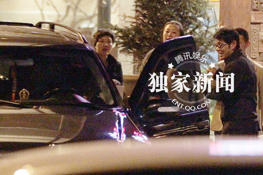 莫少聪携小其20岁嫩妻就餐 可爱女儿首曝光