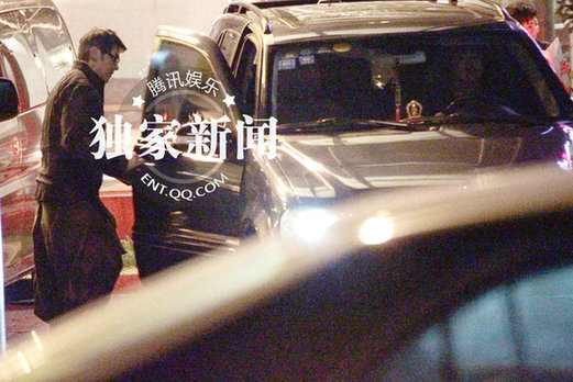 莫少聪携小其20岁嫩妻就餐 可爱女儿首曝光