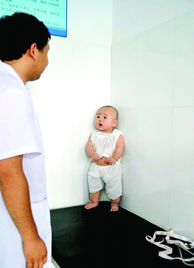 怕打针宝宝走红家长拒广告 网友提结娃娃亲