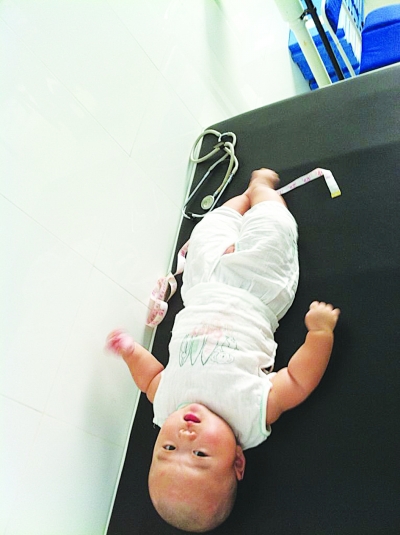 怕打针宝宝走红家长拒广告 网友提结娃娃亲